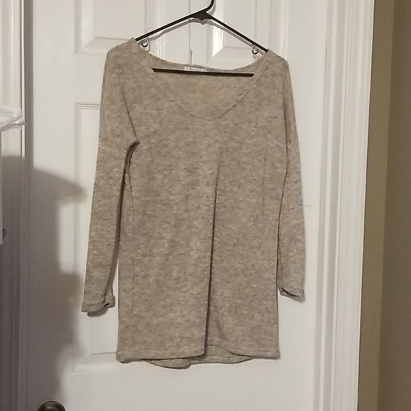 vicabo Sweaters - Vicabo size Small sweater tan cream color